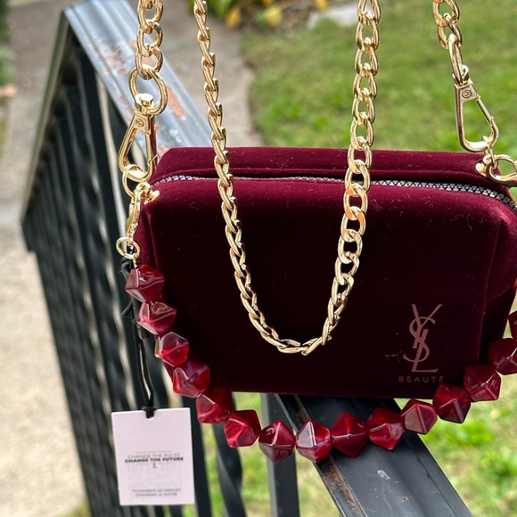 - Yves Saint Laurent - Picture 7 of 17